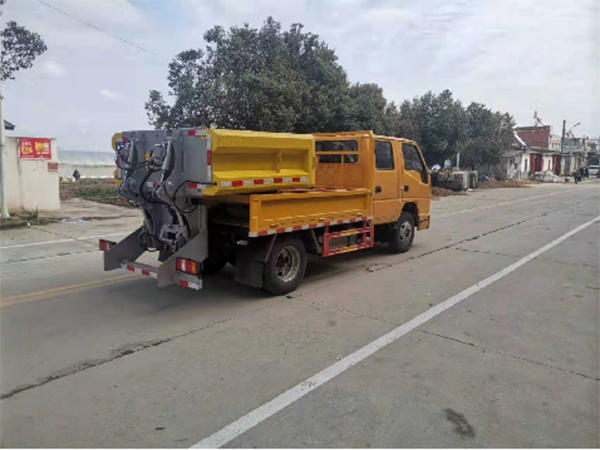 CLW5040TFZJDP防撞緩沖車(chē)