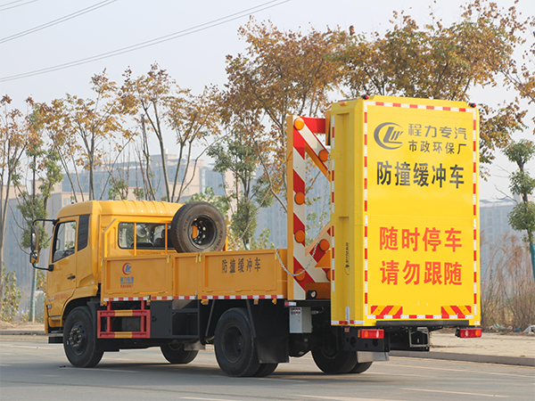 CLW5100TFZD6防撞緩沖車(chē)