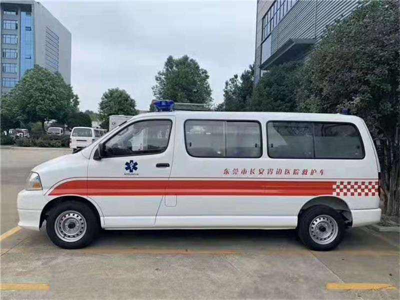 國(guó)六金杯新快運(yùn)救護(hù)車(chē)（轉(zhuǎn)運(yùn)型）